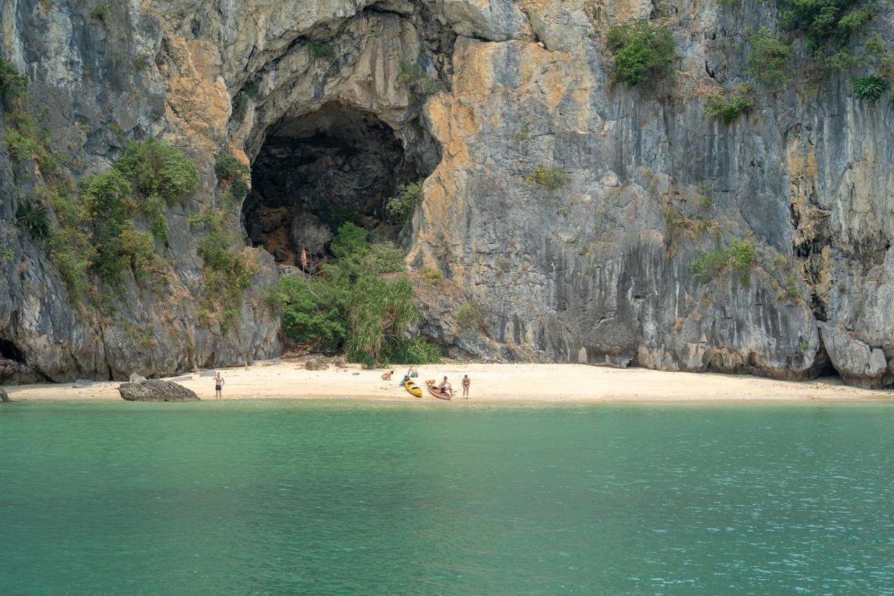 Halong Fantasea Cruise Hotel Ha Long Bagian luar foto