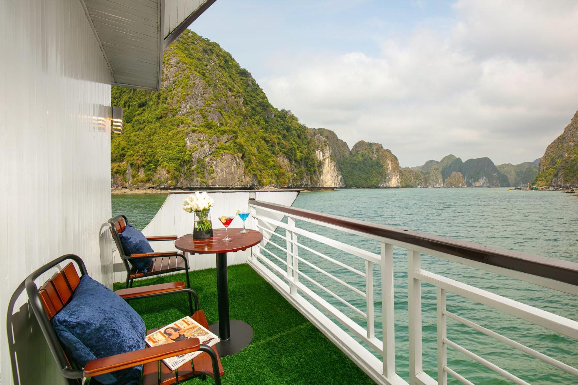 Halong Fantasea Cruise Hotel Ha Long Bagian luar foto