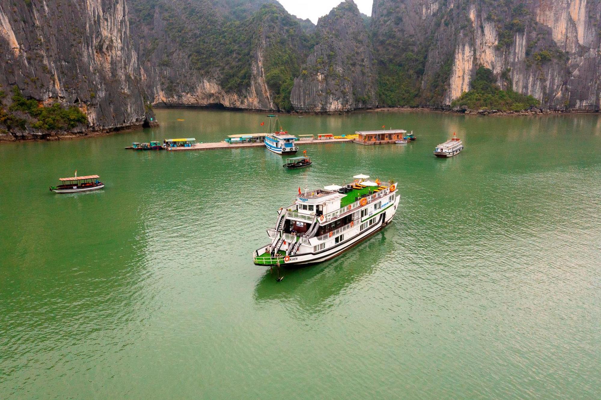 Halong Fantasea Cruise Hotel Ha Long Bagian luar foto