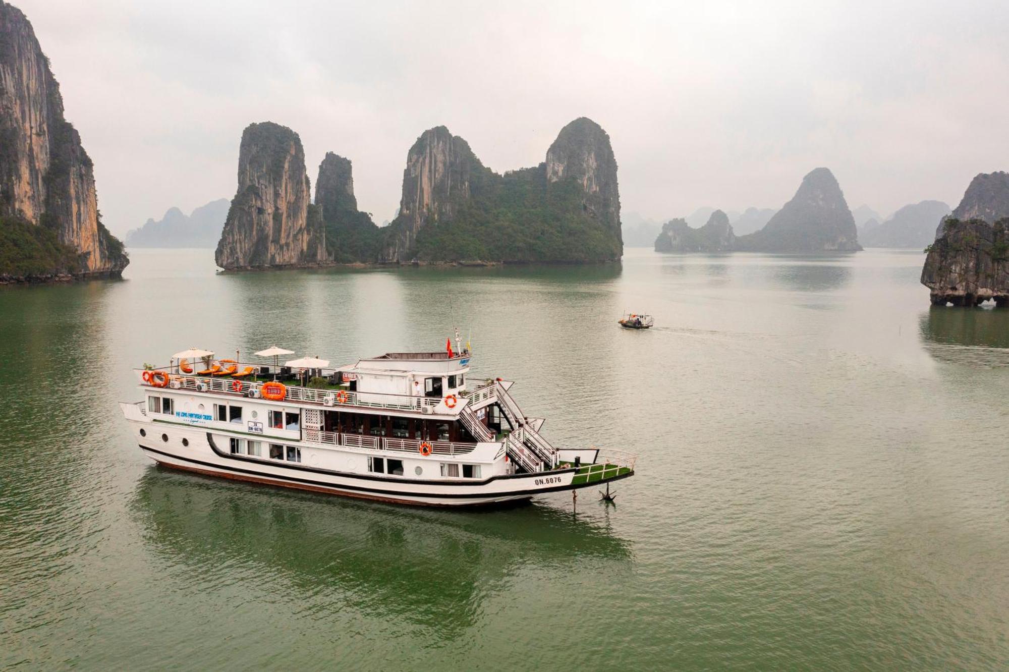Halong Fantasea Cruise Hotel Ha Long Bagian luar foto