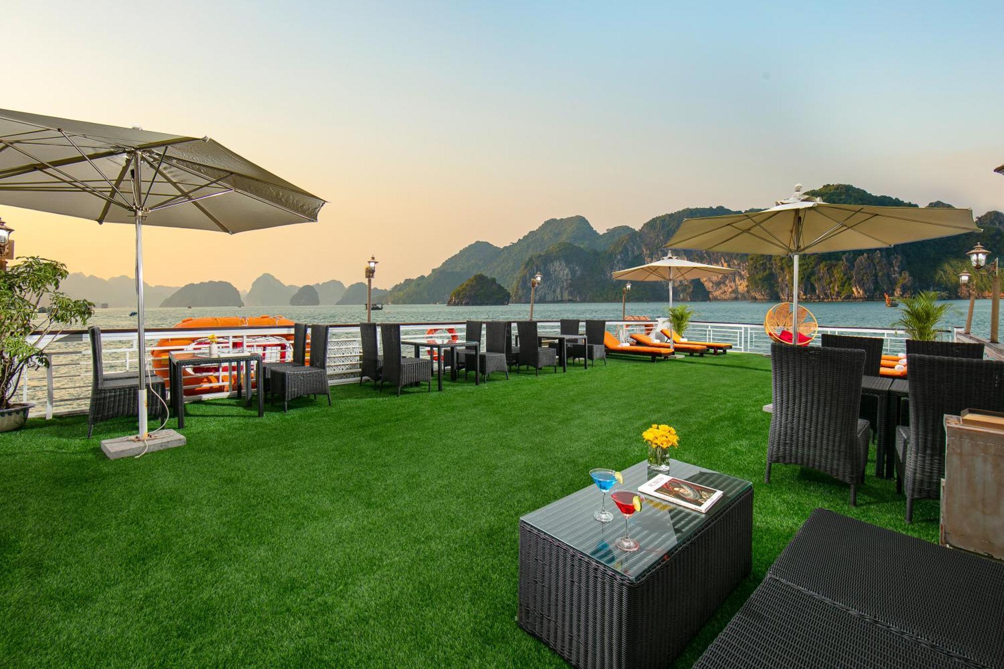 Halong Fantasea Cruise Hotel Ha Long Bagian luar foto